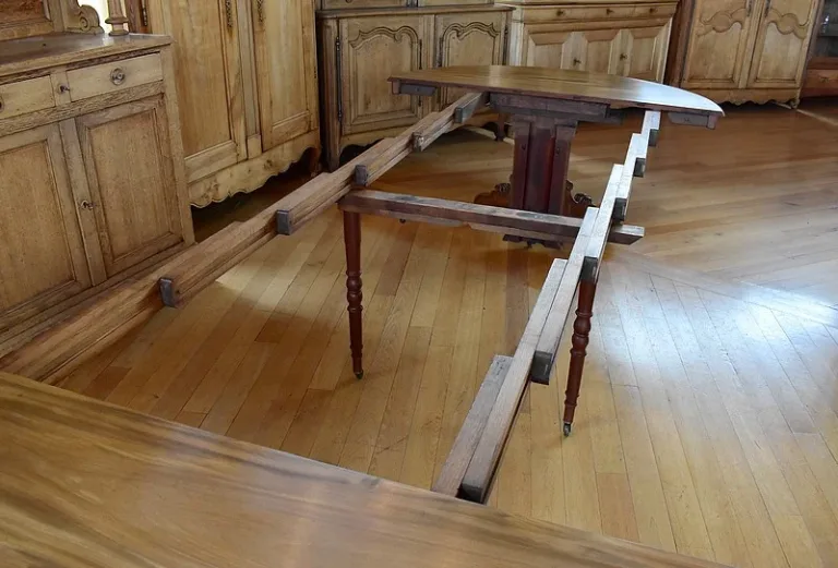 FRANZÖSISCHES PEDESTAL TABLE