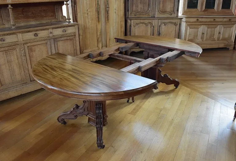 FRANZÖSISCHES PEDESTAL TABLE