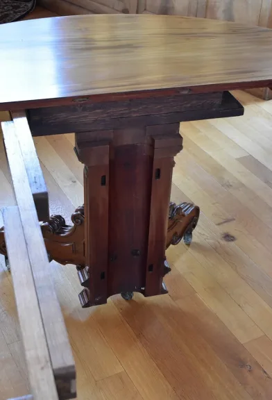 FRANZÖSISCHES PEDESTAL TABLE