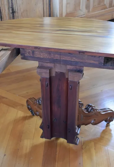 FRANZÖSISCHES PEDESTAL TABLE