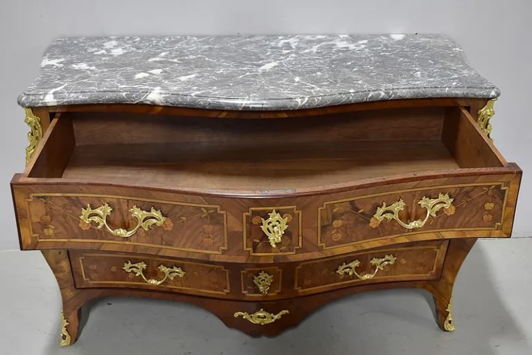 FRENCH REGENCY PERIOD CHEST OF DRAWERS