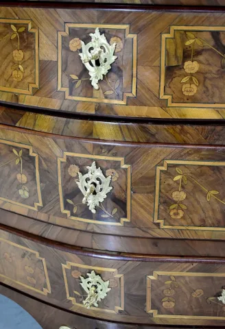 Commode  « tombeau » – Régence XVIIIème
