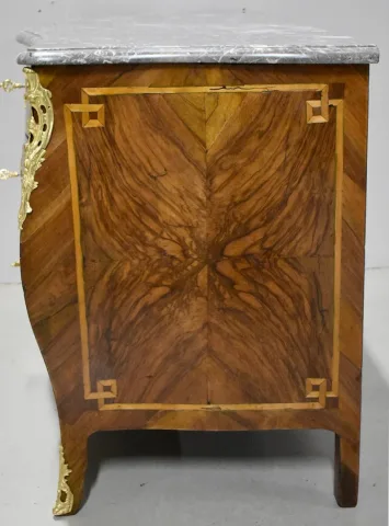 Commode  « tombeau » – Régence XVIIIème