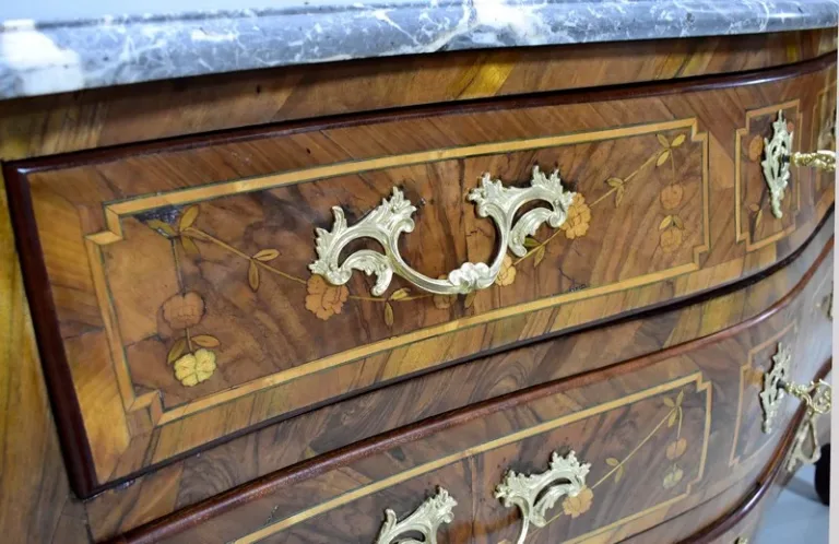 FRENCH REGENCY PERIOD CHEST OF DRAWERS