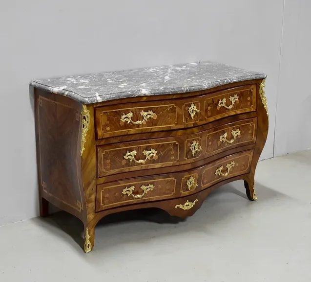 FRENCH REGENCY PERIOD CHEST OF DRAWERS