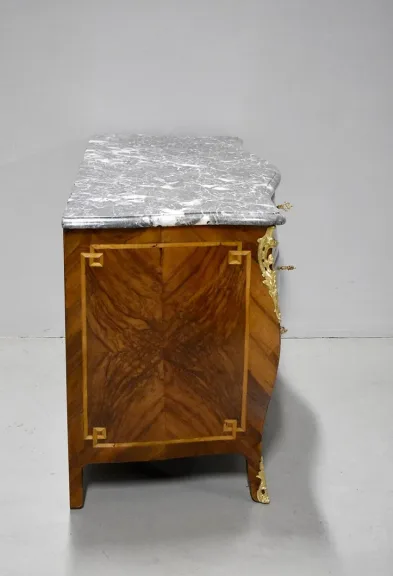 FRENCH REGENCY PERIOD CHEST OF DRAWERS