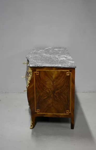 FRENCH REGENCY PERIOD CHEST OF DRAWERS