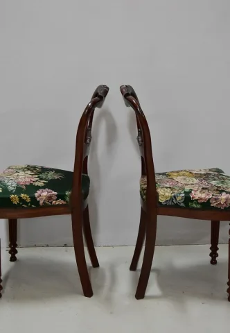 Suite de 4 petites chaises Louis-Philippe