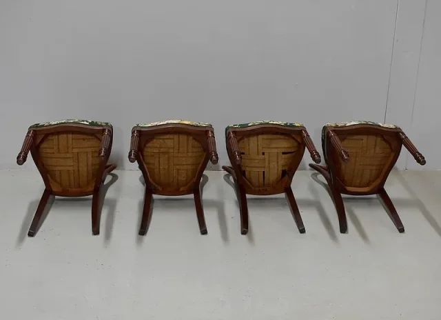 Suite de 4 petites chaises Louis-Philippe