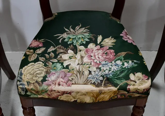 Suite de 4 petites chaises Louis-Philippe