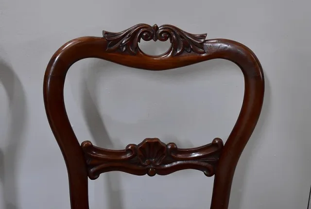 Suite de 4 petites chaises Louis-Philippe