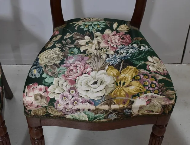 Suite de 4 petites chaises Louis-Philippe