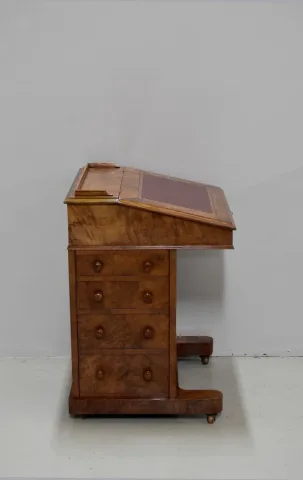 VICTORIAN DAVENPORT