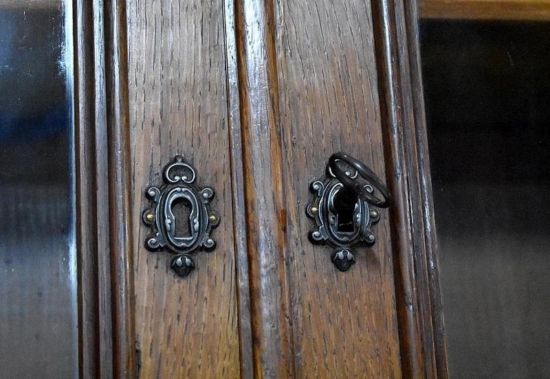 GOTHIC STYLE BUFFET