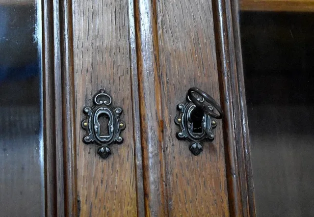 GOTHIC STYLE BUFFET
