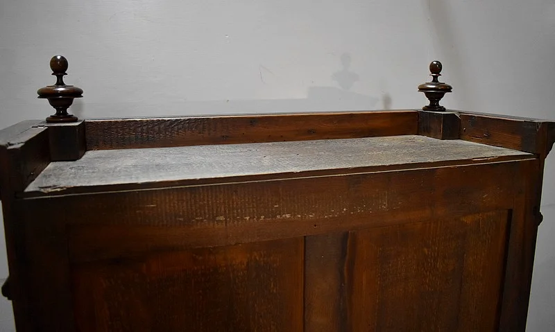 GOTHIC STYLE BUFFET