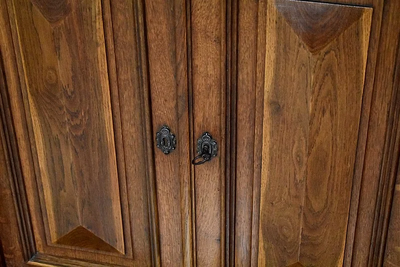 GOTHIC STYLE BUFFET