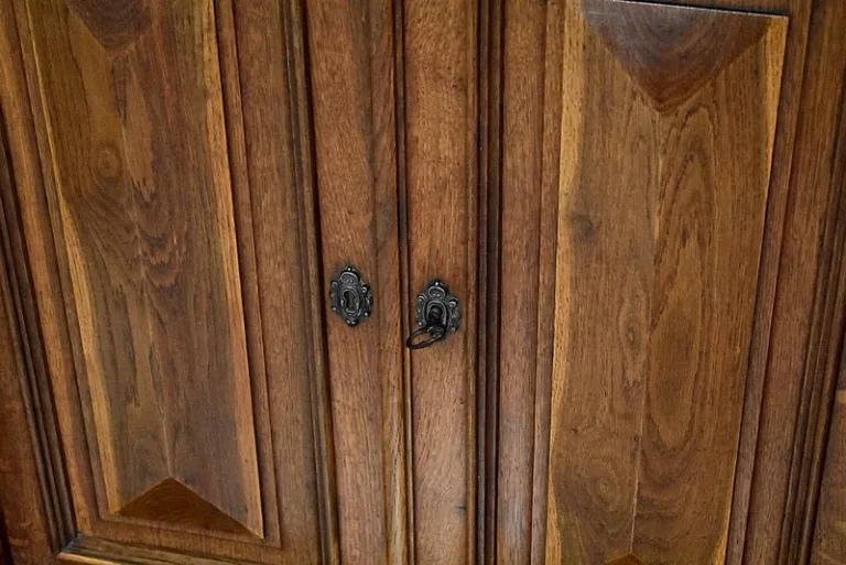 GOTHIC STYLE BUFFET