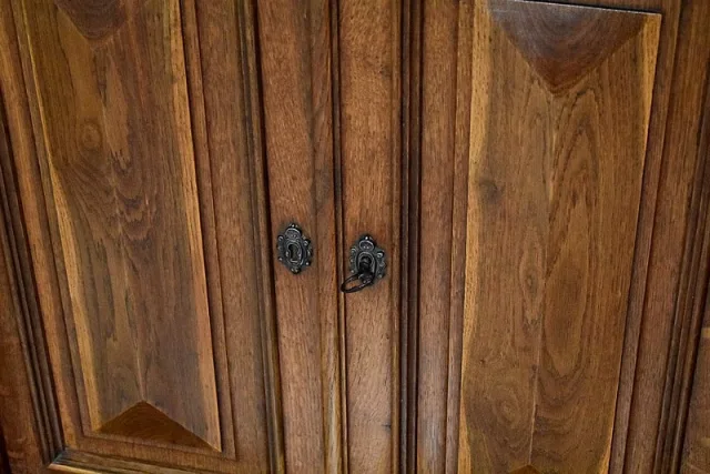 GOTHIC STYLE BUFFET