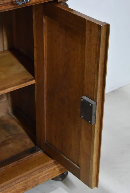GOTHIC STYLE BUFFET