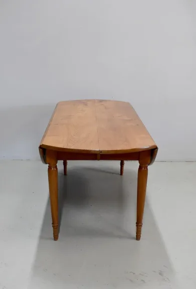 OVAL EXTENDING TABLE