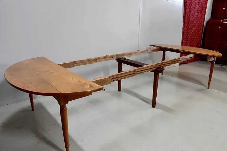 OVAL EXTENDING TABLE