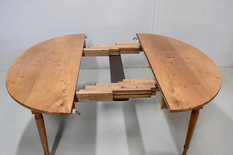 OVAL EXTENDING TABLE