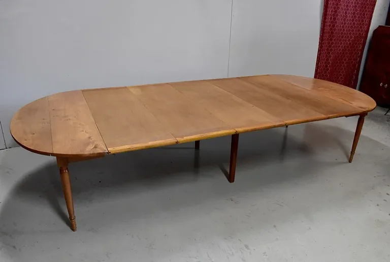 OVAL EXTENDING TABLE