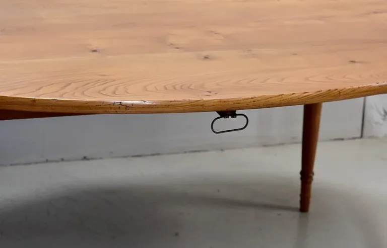 OVAL EXTENDING TABLE