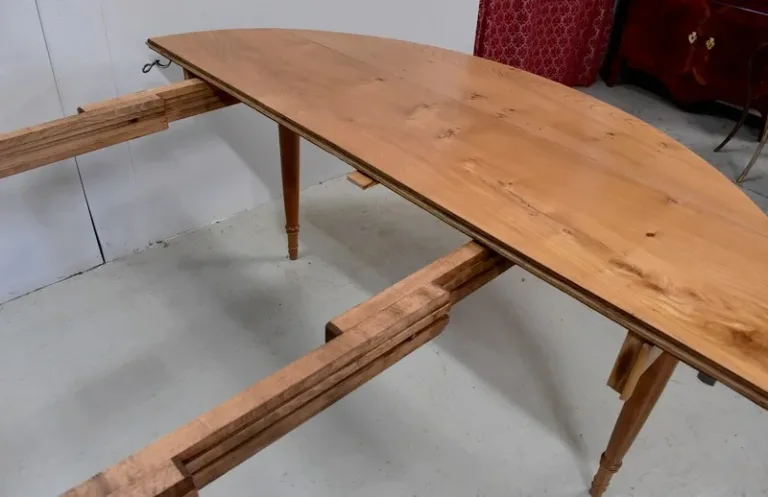 OVAL EXTENDING TABLE