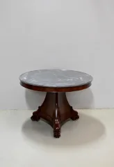 FRANZÖSISCHER REICHHALTIGER PODEST