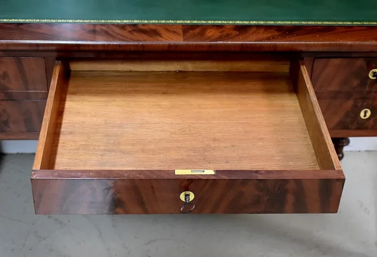 Louis Philippe desk with step - XIX