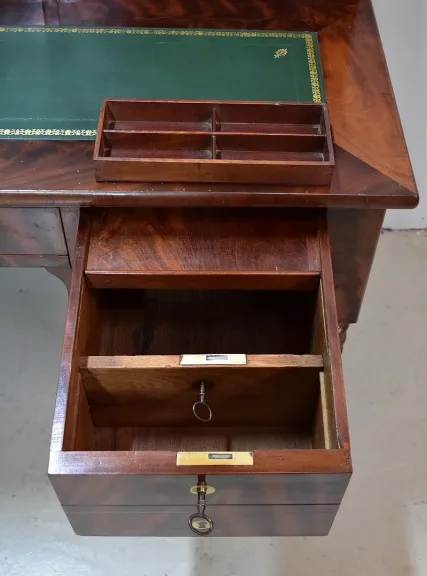 Louis Philippe desk with step - XIX