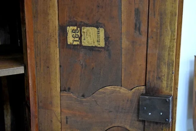 Petite armoire Louis XV région d’Angers- XIXème