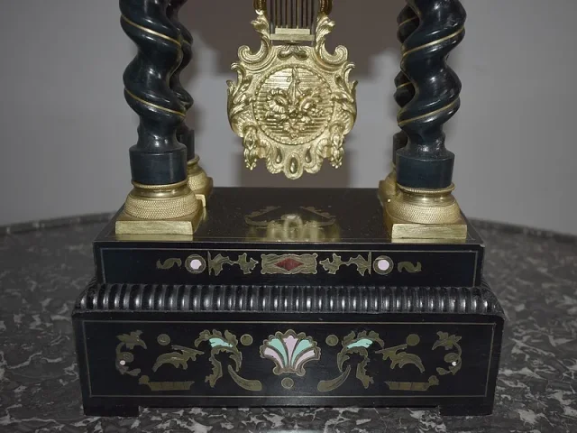 Pendule en Bois Noirci NAPOLEON III  XIXe