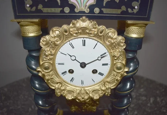Pendule en Bois Noirci NAPOLEON III  XIXe