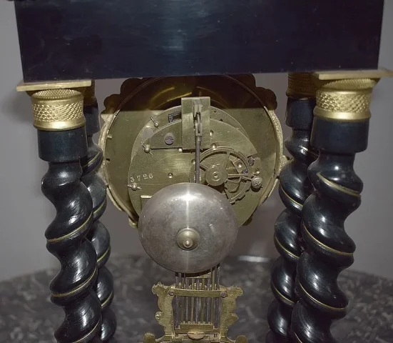 Pendule en Bois Noirci NAPOLEON III  XIXe