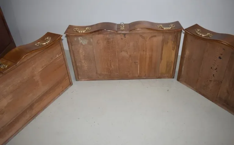 Commode Arbalète Louis XIV en Bois Fruitiers XVIIIe