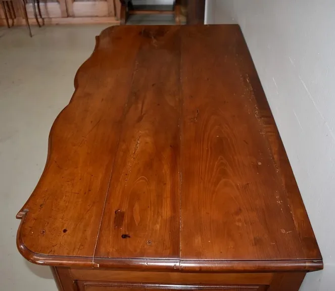 Commode Arbalète Louis XIV en Bois Fruitiers XVIIIe