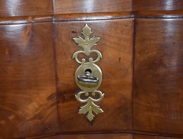 Commode Arbalète Louis XIV en Bois Fruitiers XVIIIe