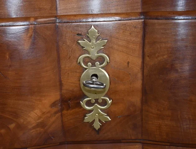 Commode Arbalète Louis XIV en Bois Fruitiers XVIIIe