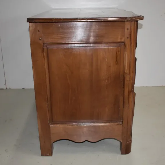 Commode Arbalète Louis XIV en Bois Fruitiers XVIIIe