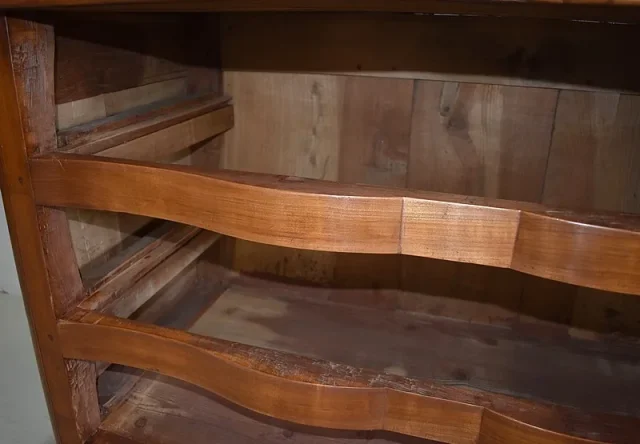 Commode Arbalète Louis XIV en Bois Fruitiers XVIIIe