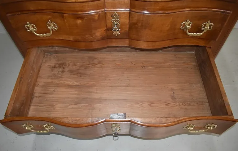 Commode Arbalète Louis XIV en Bois Fruitiers XVIIIe