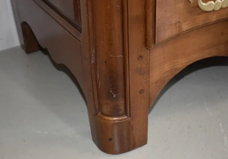 Commode Arbalète Louis XIV en Bois Fruitiers XVIIIe