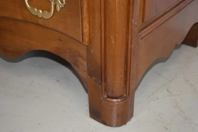 Commode Arbalète Louis XIV en Bois Fruitiers XVIIIe