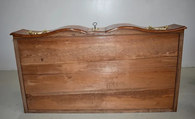 Commode Arbalète Louis XIV en Bois Fruitiers XVIIIe