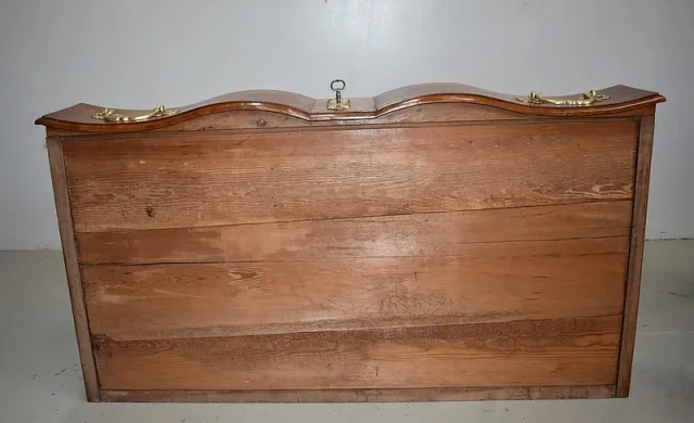 Commode Arbalète Louis XIV en Bois Fruitiers XVIIIe