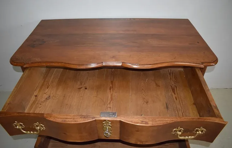 Commode Arbalète Louis XIV en Bois Fruitiers XVIIIe