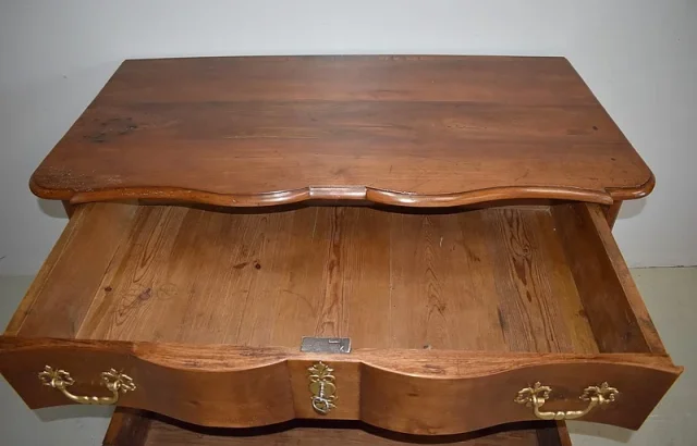 Commode Arbalète Louis XIV en Bois Fruitiers XVIIIe